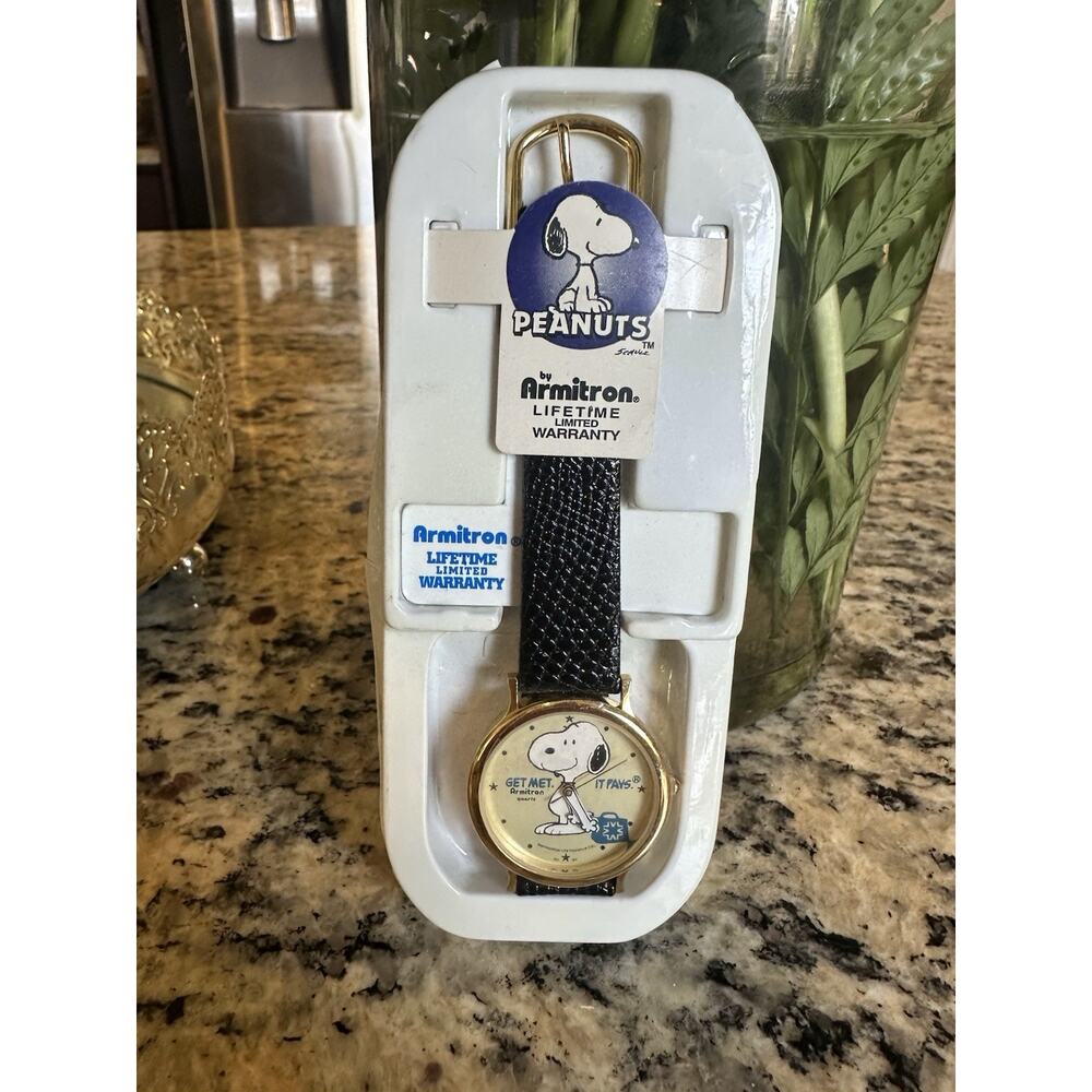 New Vintage Rare ARMITRON Peanuts Snoopy Women's Watch Gold Tone 1958 Get Met